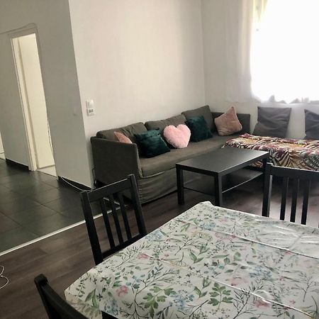 Central Apartment With Balcony Near Castle Hill Budapeste Exterior foto