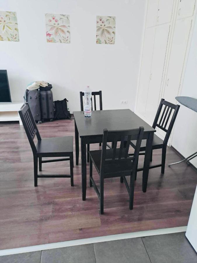 Central Apartment With Balcony Near Castle Hill Budapeste Exterior foto